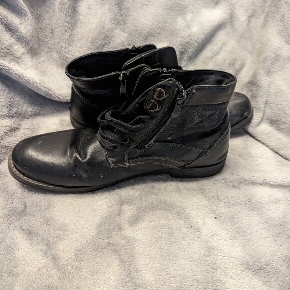 Boots - Picture 3 of 3